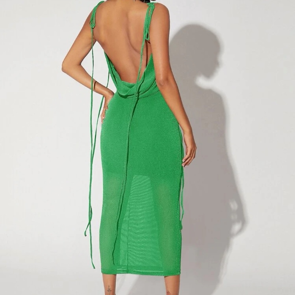 backless dress